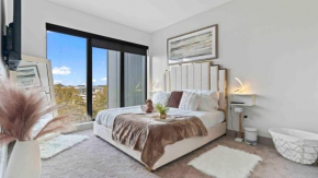 NEW! ChateauOasis PenthouseViews KingBed FreePark